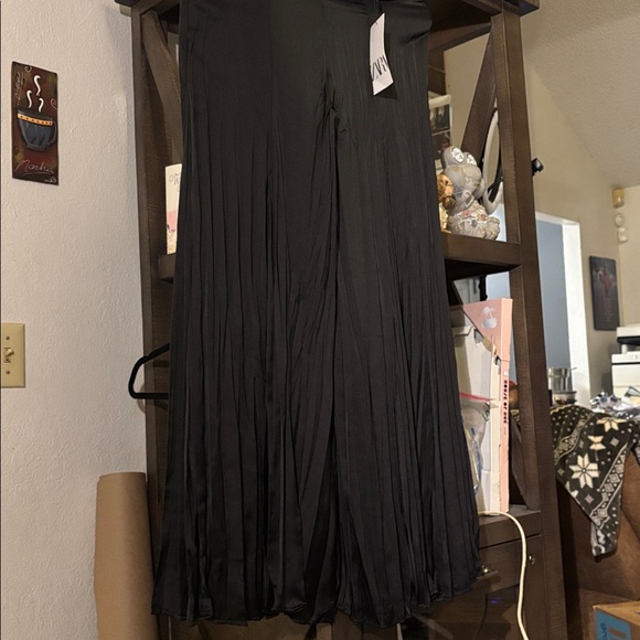 Zara Satin Wide Leg Pants -Inseam 25, waist:12 - Picture 1 of 5